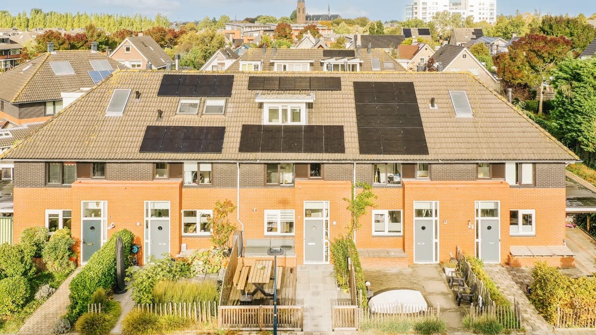 Solar Panels on a Condo: Is It Possible in Canada?
