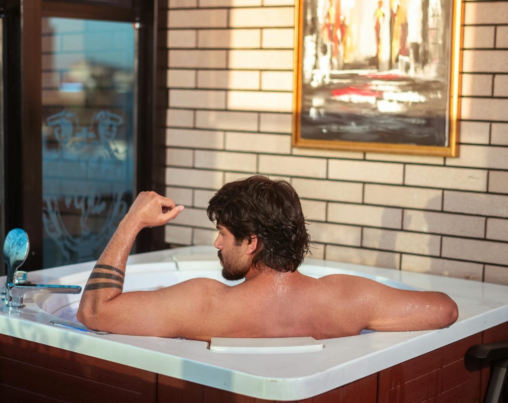 When Might It Be Allowed? — Can You Put a Hot Tub on a Condo Balcony in Canada? Rules, Weight & Bylaws